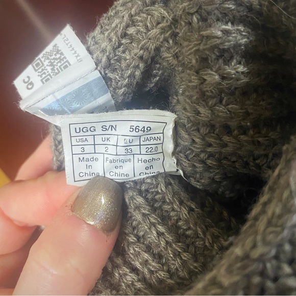 UGG Classic Cardy II Womens Winter Boots Button Detail Foldable Knit. - Picture 4 of 5